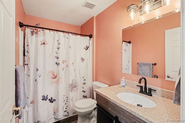 2661 Signature Circle, Pinckney, MI 48169