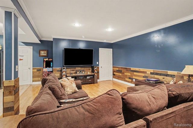 2661 Signature Circle, Pinckney, MI 48169