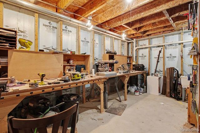 2661 Signature Circle, Pinckney, MI 48169