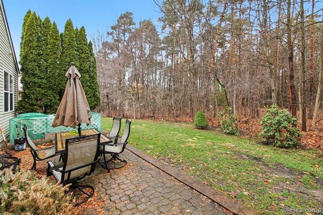 2661 Signature Circle, Pinckney, MI 48169