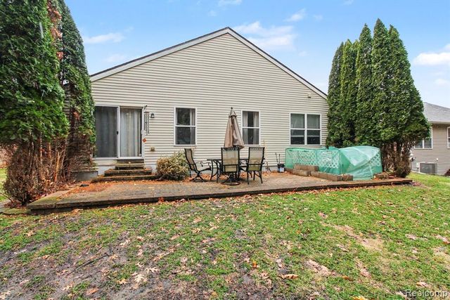 2661 Signature Circle, Pinckney, MI 48169