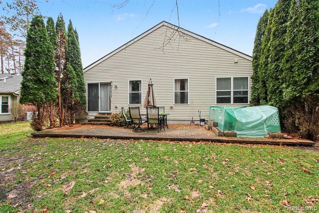 2661 Signature Circle, Pinckney, MI 48169