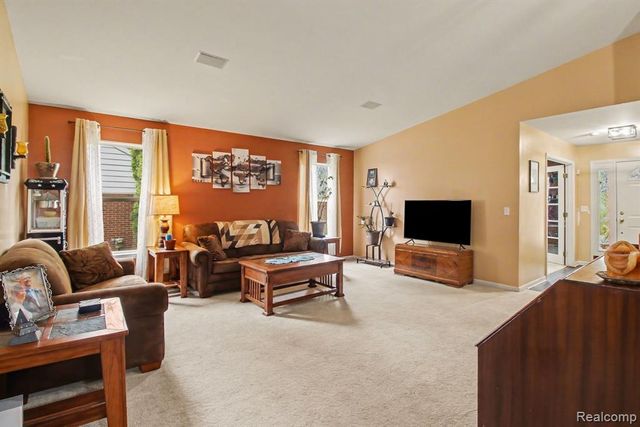 2661 Signature Circle, Pinckney, MI 48169