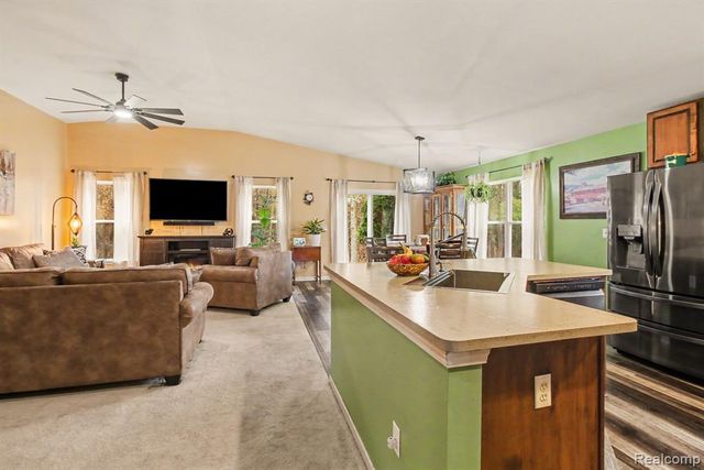 2661 Signature Circle, Pinckney, MI 48169