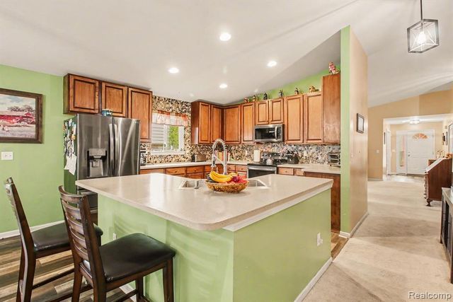 2661 Signature Circle, Pinckney, MI 48169