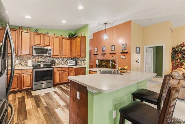 2661 Signature Circle, Pinckney, MI 48169