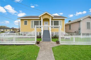 2102 56th Street, Galveston, TX 77551