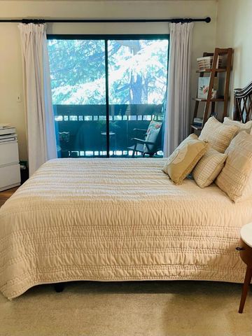 2140 Santa Cruz Avenue 203, Menlo Park, CA 94025