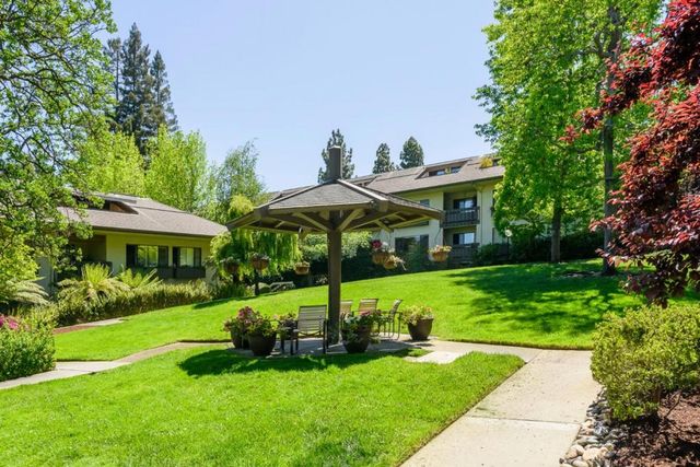 2140 Santa Cruz Avenue 203, Menlo Park, CA 94025