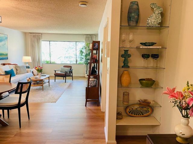 2140 Santa Cruz Avenue 203, Menlo Park, CA 94025