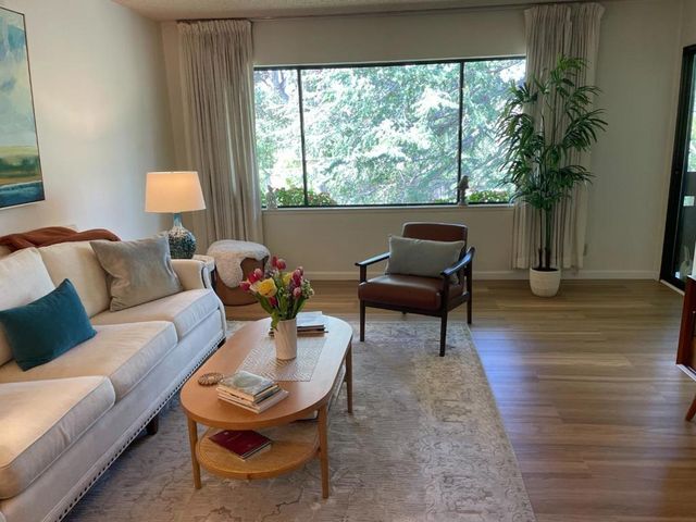 2140 Santa Cruz Avenue 203, Menlo Park, CA 94025