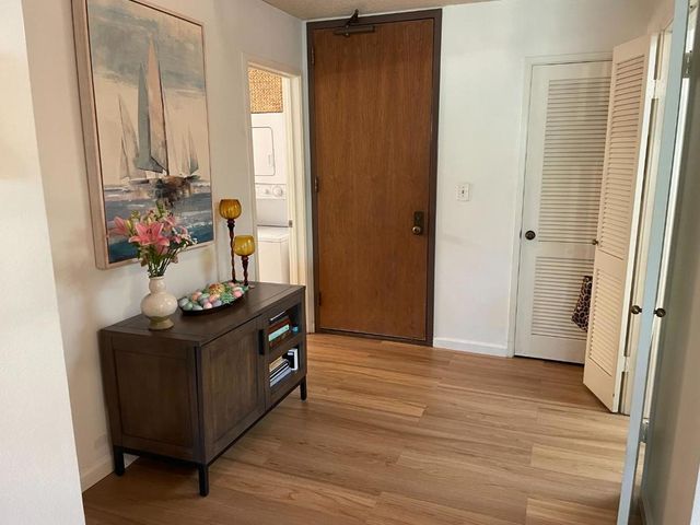2140 Santa Cruz Avenue 203, Menlo Park, CA 94025