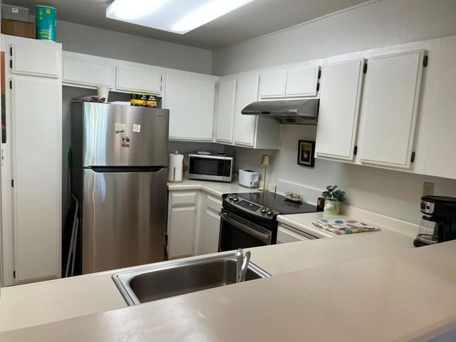 2140 Santa Cruz Avenue 203, Menlo Park, CA 94025