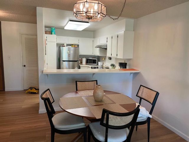 2140 Santa Cruz Avenue 203, Menlo Park, CA 94025