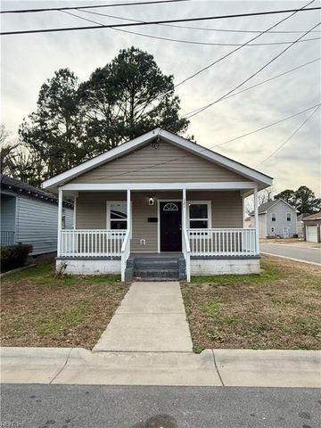 121 S 10th ST, Suffolk, VA 23434
