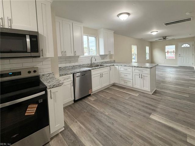 121 S 10th ST, Suffolk, VA 23434