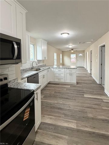 121 S 10th ST, Suffolk, VA 23434
