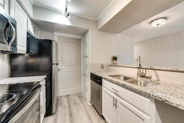 18240 Midway Road 302, Dallas, TX 75287