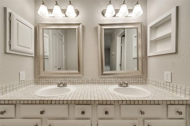 18240 Midway Road 302, Dallas, TX 75287