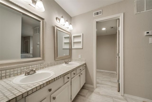 18240 Midway Road 302, Dallas, TX 75287