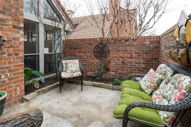 18240 Midway Road 302, Dallas, TX 75287