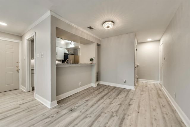 18240 Midway Road 302, Dallas, TX 75287