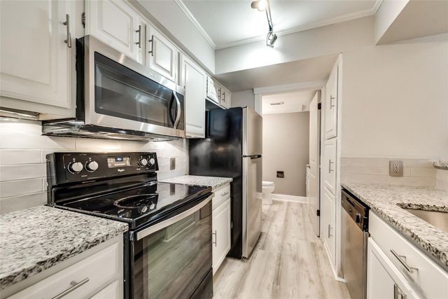 18240 Midway Road 302, Dallas, TX 75287