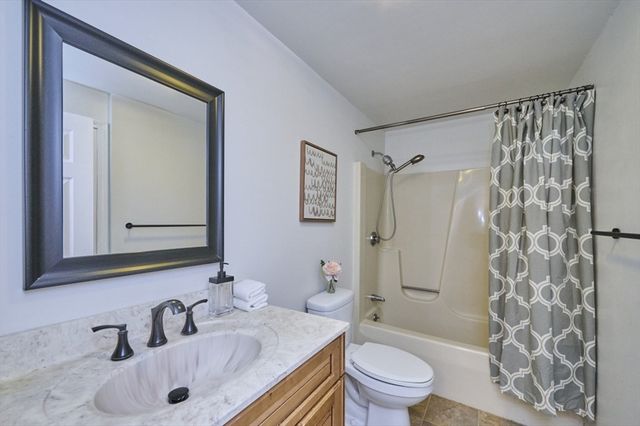 86 White St C, Lowell, MA 01854