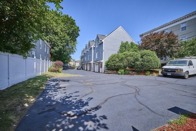 86 White St C, Lowell, MA 01854