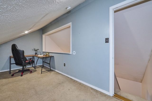 86 White St C, Lowell, MA 01854
