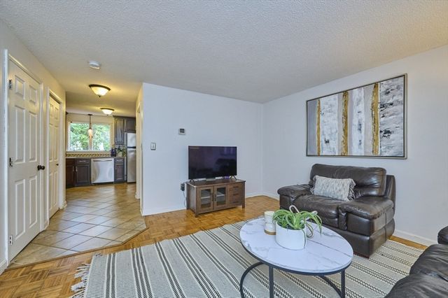 86 White St C, Lowell, MA 01854