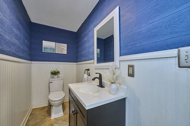 86 White St C, Lowell, MA 01854