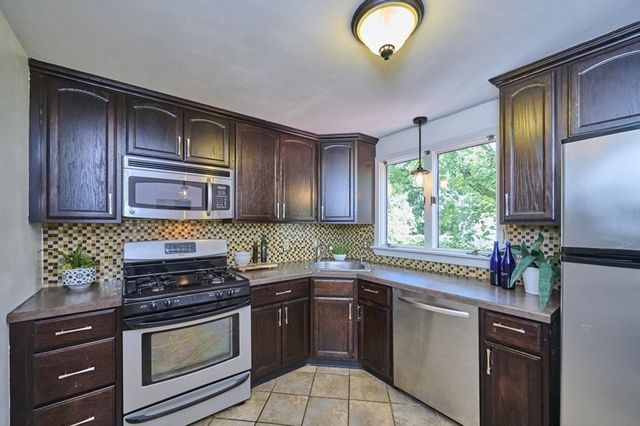 86 White St C, Lowell, MA 01854