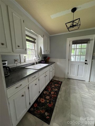 204 E Hargrave Street, Wadesboro, NC 28170