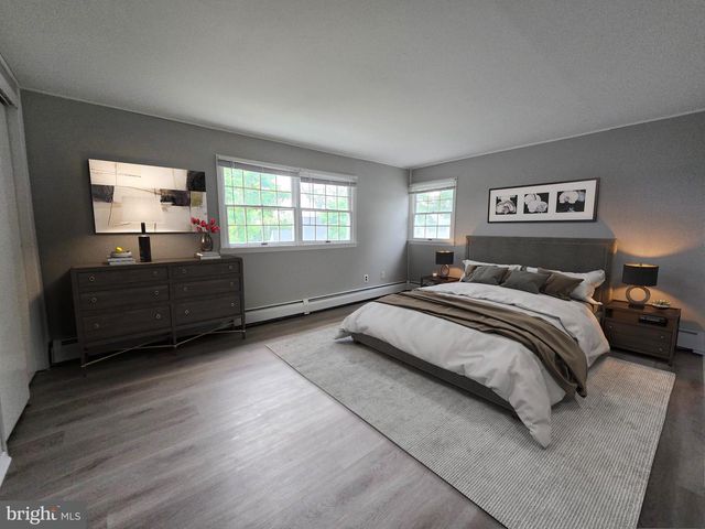 26 VILLAGE LN, Levittown, PA 19054