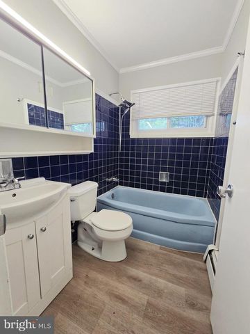 26 VILLAGE LN, Levittown, PA 19054