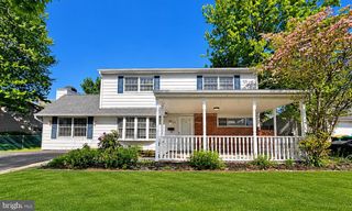 26 VILLAGE LN, Levittown, PA 19054