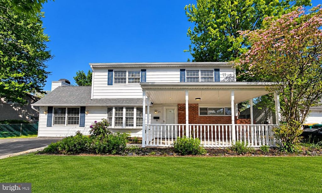 26 VILLAGE LN, Levittown, PA 19054