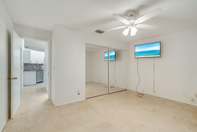 6209 Pond Tree Court, Greenacres, FL 33463