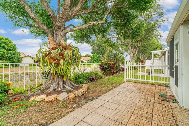 6209 Pond Tree Court, Greenacres, FL 33463