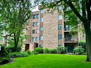430 Walnut Avenue 2308, Lisle, IL 60532