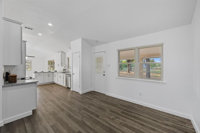 5000 Highpoint Parkway, Burleson, TX 76028