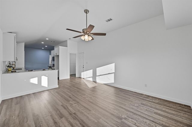 5000 Highpoint Parkway, Burleson, TX 76028