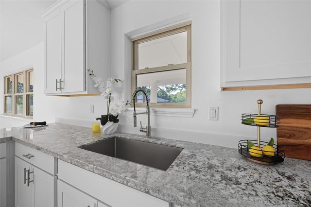 5000 Highpoint Parkway, Burleson, TX 76028