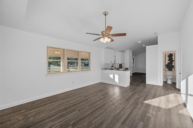 5000 Highpoint Parkway, Burleson, TX 76028