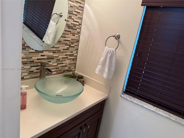 6951 W Wedgewood Ave 0, Davie, FL 33331