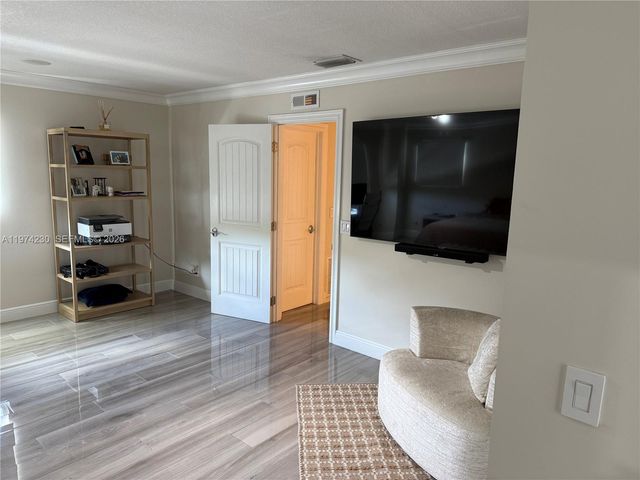 6951 W Wedgewood Ave 0, Davie, FL 33331