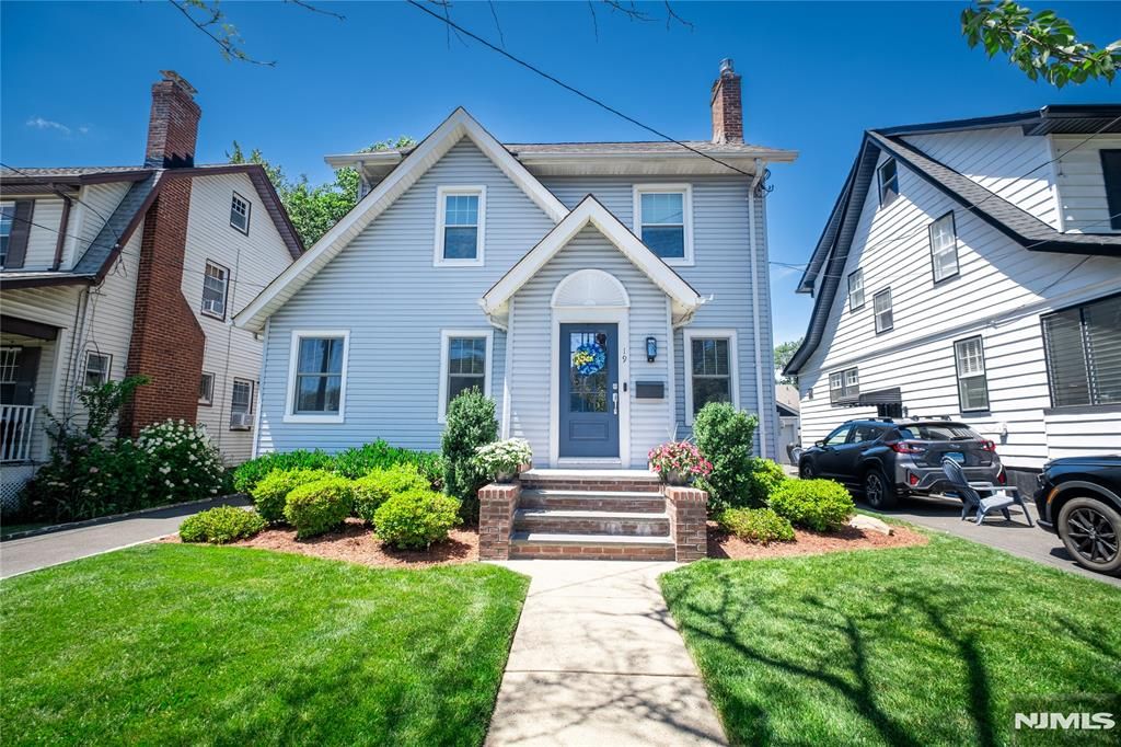 19 Overlook Terrace, Maplewood, NJ 07040