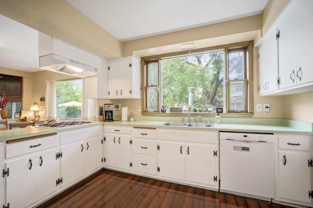 4749 N 75th STREET, Milwaukee, WI 53218