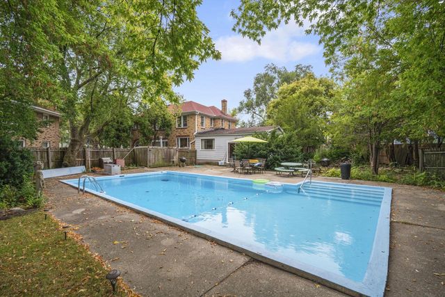 4749 N 75th STREET, Milwaukee, WI 53218